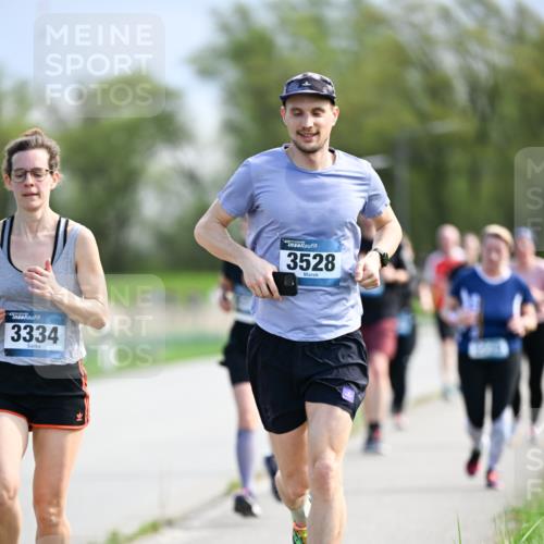 07.04.2024 - 43. Internationalen Wilhelmsburger Insellauf Dr. Thomas Lammeyer http://msf.ph/oto/6049206 07.04.2024 11:13:57 Laufen 43, 3334, 3528 meine-sportfotos.de