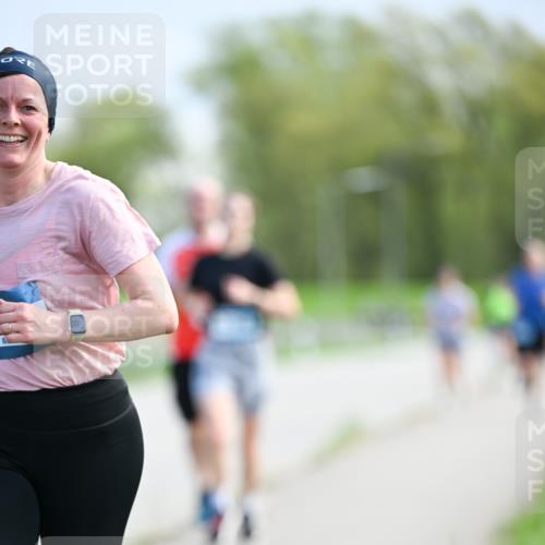 07.04.2024 - 43. Internationalen Wilhelmsburger Insellauf Dr. Thomas Lammeyer http://msf.ph/oto/6049240 07.04.2024 11:14:05 Laufen  meine-sportfotos.de