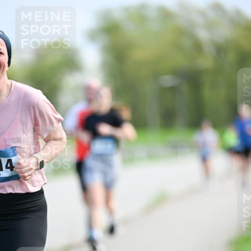07.04.2024 - 43. Internationalen Wilhelmsburger Insellauf Dr. Thomas Lammeyer http://msf.ph/oto/6049241 07.04.2024 11:14:05 Laufen 14 meine-sportfotos.de