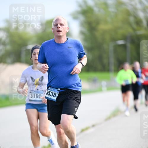 07.04.2024 - 43. Internationalen Wilhelmsburger Insellauf Dr. Thomas Lammeyer http://msf.ph/oto/6049286 07.04.2024 11:14:16 Laufen 3190, 3538 meine-sportfotos.de
