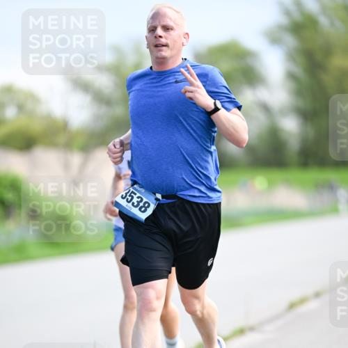 07.04.2024 - 43. Internationalen Wilhelmsburger Insellauf Dr. Thomas Lammeyer http://msf.ph/oto/6049290 07.04.2024 11:14:17 Laufen 3538 meine-sportfotos.de