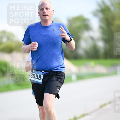 07.04.2024 - 43. Internationalen Wilhelmsburger Insellauf Dr. Thomas Lammeyer http://msf.ph/oto/6049292 07.04.2024 11:14:17 Laufen 3538 meine-sportfotos.de