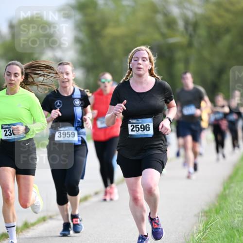 07.04.2024 - 43. Internationalen Wilhelmsburger Insellauf Dr. Thomas Lammeyer http://msf.ph/oto/6049321 07.04.2024 11:14:23 Laufen 23, 3959, 2596 meine-sportfotos.de