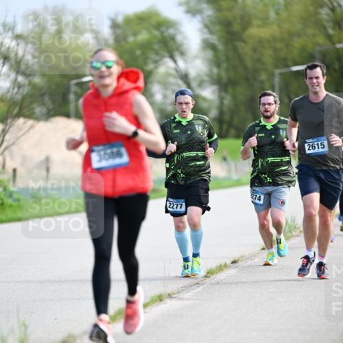 07.04.2024 - 43. Internationalen Wilhelmsburger Insellauf Dr. Thomas Lammeyer http://msf.ph/oto/6049336 07.04.2024 11:14:27 Laufen 3086, 2277, 1274, 2615 meine-sportfotos.de