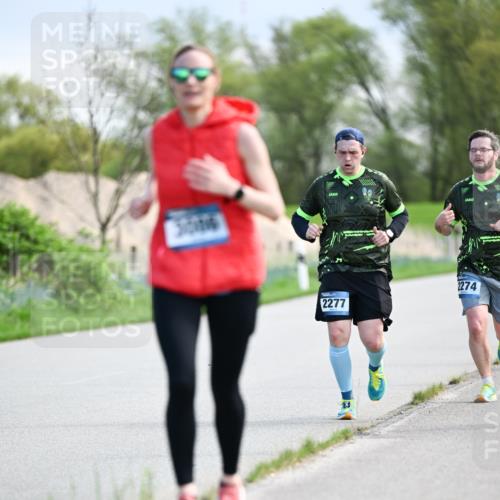 07.04.2024 - 43. Internationalen Wilhelmsburger Insellauf Dr. Thomas Lammeyer http://msf.ph/oto/6049341 07.04.2024 11:14:27 Laufen 3000006, 2277, 2274 meine-sportfotos.de