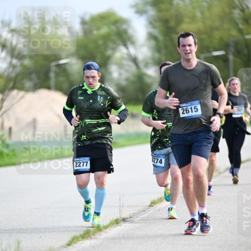 07.04.2024 - 43. Internationalen Wilhelmsburger Insellauf Dr. Thomas Lammeyer http://msf.ph/oto/6049346 07.04.2024 11:14:29 Laufen 2277, 2274, 2615 meine-sportfotos.de