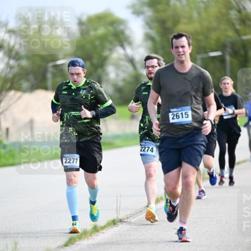 07.04.2024 - 43. Internationalen Wilhelmsburger Insellauf Dr. Thomas Lammeyer http://msf.ph/oto/6049348 07.04.2024 11:14:29 Laufen 2277, 2274, 2615 meine-sportfotos.de