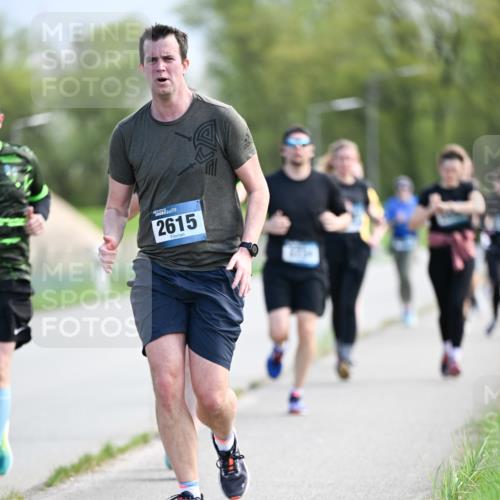 07.04.2024 - 43. Internationalen Wilhelmsburger Insellauf Dr. Thomas Lammeyer http://msf.ph/oto/6049352 07.04.2024 11:14:30 Laufen 2615 meine-sportfotos.de