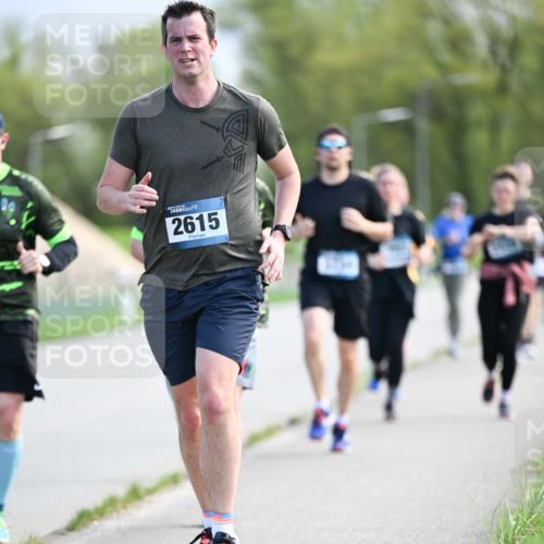 07.04.2024 - 43. Internationalen Wilhelmsburger Insellauf Dr. Thomas Lammeyer http://msf.ph/oto/6049353 07.04.2024 11:14:30 Laufen 2615 meine-sportfotos.de
