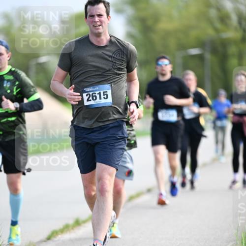 07.04.2024 - 43. Internationalen Wilhelmsburger Insellauf Dr. Thomas Lammeyer http://msf.ph/oto/6049354 07.04.2024 11:14:30 Laufen 2615 meine-sportfotos.de