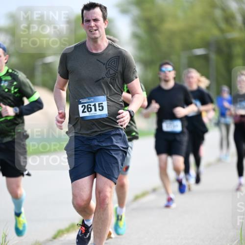 07.04.2024 - 43. Internationalen Wilhelmsburger Insellauf Dr. Thomas Lammeyer http://msf.ph/oto/6049355 07.04.2024 11:14:30 Laufen 2615 meine-sportfotos.de