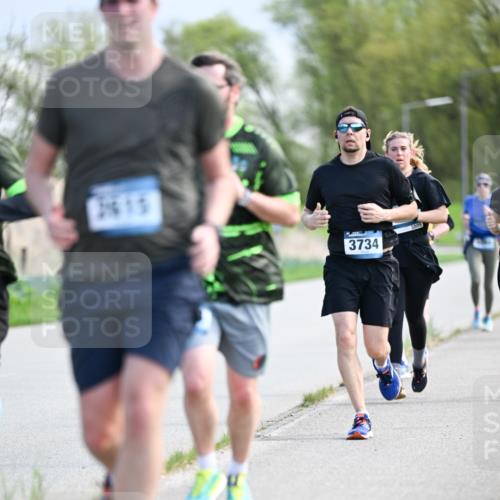 07.04.2024 - 43. Internationalen Wilhelmsburger Insellauf Dr. Thomas Lammeyer http://msf.ph/oto/6049357 07.04.2024 11:14:31 Laufen 3615, 3734, 3805 meine-sportfotos.de
