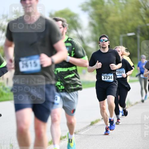 07.04.2024 - 43. Internationalen Wilhelmsburger Insellauf Dr. Thomas Lammeyer http://msf.ph/oto/6049358 07.04.2024 11:14:31 Laufen 2615, 3734, 3805 meine-sportfotos.de