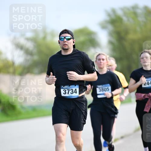 07.04.2024 - 43. Internationalen Wilhelmsburger Insellauf Dr. Thomas Lammeyer http://msf.ph/oto/6049368 07.04.2024 11:14:34 Laufen 244, 3734, 3805 meine-sportfotos.de