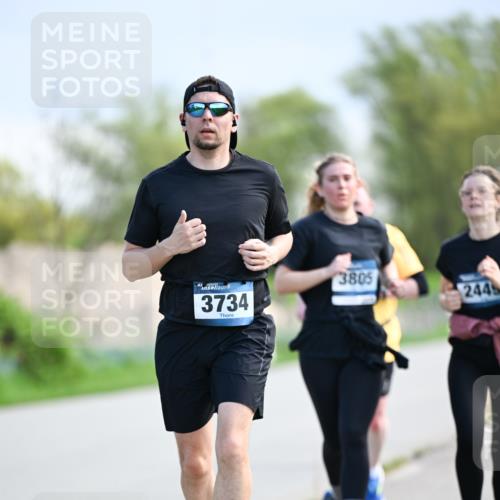 07.04.2024 - 43. Internationalen Wilhelmsburger Insellauf Dr. Thomas Lammeyer http://msf.ph/oto/6049370 07.04.2024 11:14:34 Laufen 3734, 3805, 244 meine-sportfotos.de