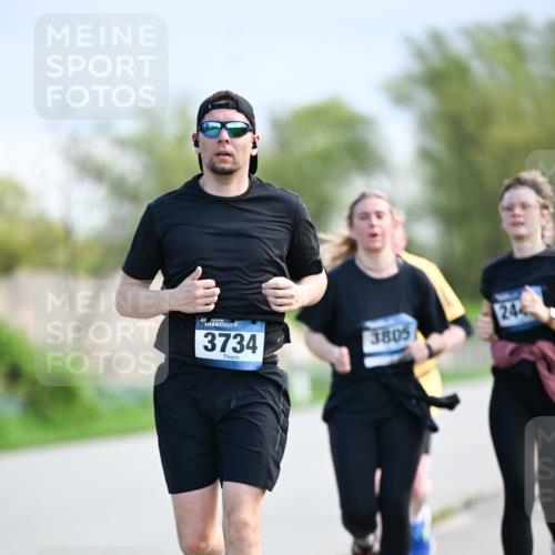 07.04.2024 - 43. Internationalen Wilhelmsburger Insellauf Dr. Thomas Lammeyer http://msf.ph/oto/6049371 07.04.2024 11:14:34 Laufen 3734, 244, 3805 meine-sportfotos.de