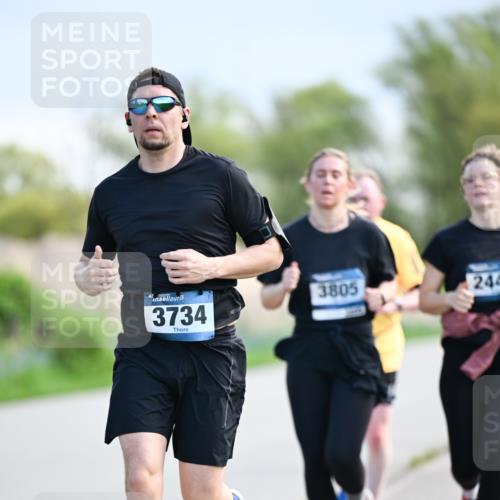 07.04.2024 - 43. Internationalen Wilhelmsburger Insellauf Dr. Thomas Lammeyer http://msf.ph/oto/6049374 07.04.2024 11:14:35 Laufen 3734, 3805, 244 meine-sportfotos.de
