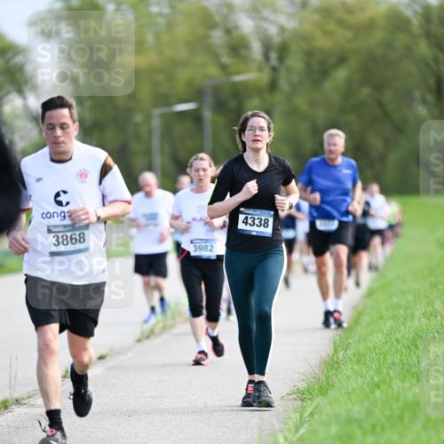 07.04.2024 - 43. Internationalen Wilhelmsburger Insellauf Dr. Thomas Lammeyer http://msf.ph/oto/6049399 07.04.2024 11:14:42 Laufen 3868, 3982, 4338 meine-sportfotos.de