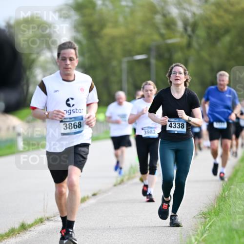 07.04.2024 - 43. Internationalen Wilhelmsburger Insellauf Dr. Thomas Lammeyer http://msf.ph/oto/6049401 07.04.2024 11:14:42 Laufen 3868, 3982, 4338 meine-sportfotos.de
