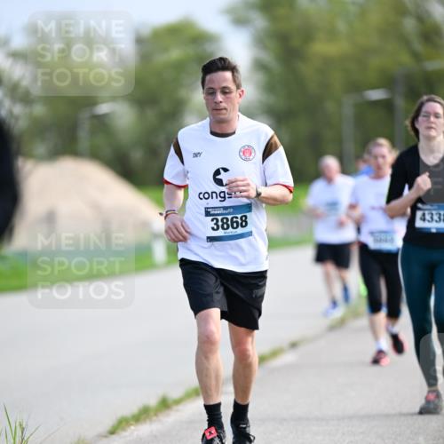 07.04.2024 - 43. Internationalen Wilhelmsburger Insellauf Dr. Thomas Lammeyer http://msf.ph/oto/6049402 07.04.2024 11:14:42 Laufen 3868, 4338 meine-sportfotos.de