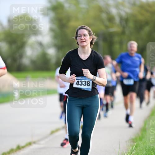 07.04.2024 - 43. Internationalen Wilhelmsburger Insellauf Dr. Thomas Lammeyer http://msf.ph/oto/6049410 07.04.2024 11:14:44 Laufen 4338 meine-sportfotos.de