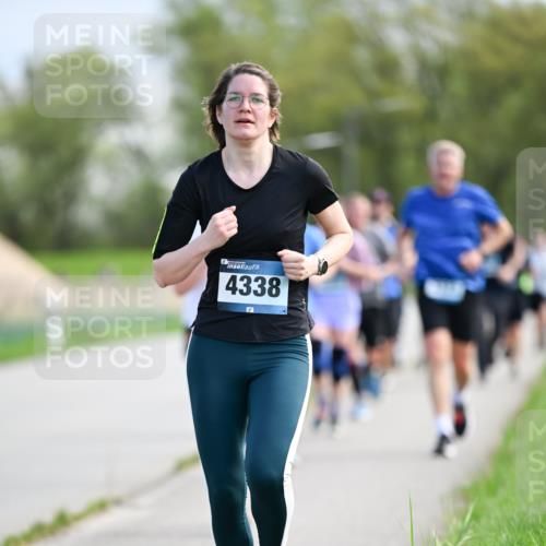07.04.2024 - 43. Internationalen Wilhelmsburger Insellauf Dr. Thomas Lammeyer http://msf.ph/oto/6049413 07.04.2024 11:14:44 Laufen 4338 meine-sportfotos.de