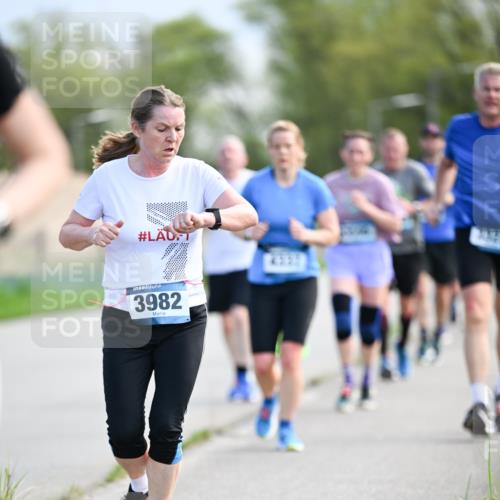 07.04.2024 - 43. Internationalen Wilhelmsburger Insellauf Dr. Thomas Lammeyer http://msf.ph/oto/6049423 07.04.2024 11:14:47 Laufen 3982 meine-sportfotos.de