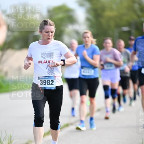 07.04.2024 - 43. Internationalen Wilhelmsburger Insellauf Dr. Thomas Lammeyer http://msf.ph/oto/6049424 07.04.2024 11:14:47 Laufen 3982 meine-sportfotos.de