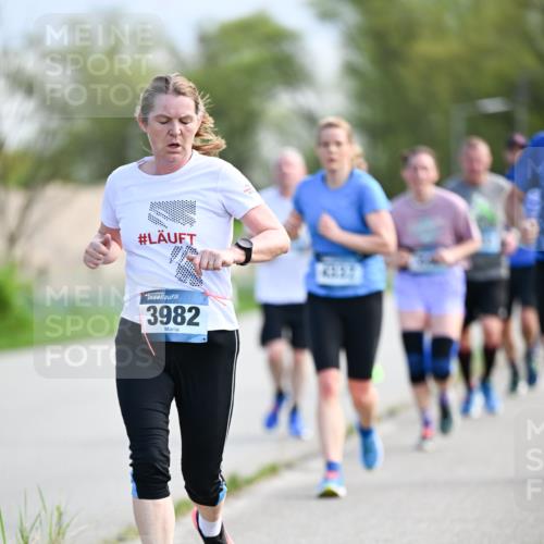 07.04.2024 - 43. Internationalen Wilhelmsburger Insellauf Dr. Thomas Lammeyer http://msf.ph/oto/6049425 07.04.2024 11:14:47 Laufen 3982 meine-sportfotos.de