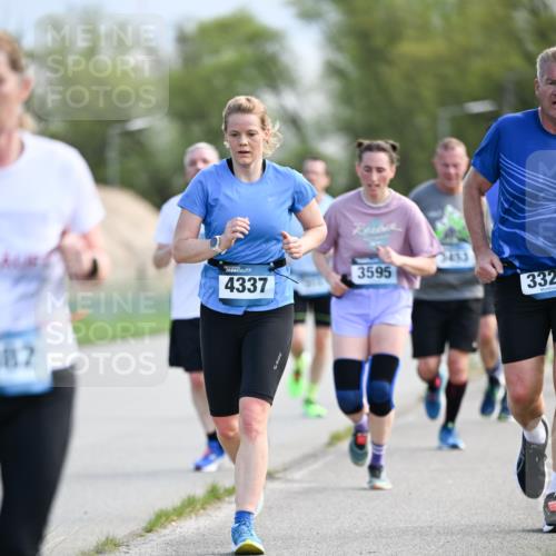 07.04.2024 - 43. Internationalen Wilhelmsburger Insellauf Dr. Thomas Lammeyer http://msf.ph/oto/6049429 07.04.2024 11:14:48 Laufen 82, 3452, 3595, 4337, 332 meine-sportfotos.de