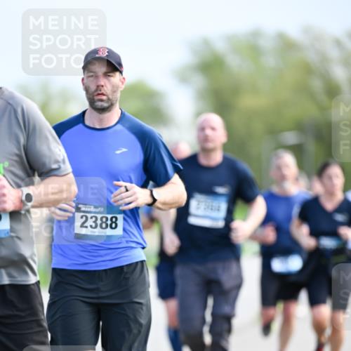 07.04.2024 - 43. Internationalen Wilhelmsburger Insellauf Dr. Thomas Lammeyer http://msf.ph/oto/6049455 07.04.2024 11:14:53 Laufen 2388 meine-sportfotos.de