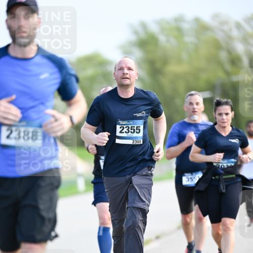 07.04.2024 - 43. Internationalen Wilhelmsburger Insellauf Dr. Thomas Lammeyer http://msf.ph/oto/6049456 07.04.2024 11:14:54 Laufen 2388, 2355, 2355, 355 meine-sportfotos.de