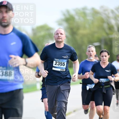 07.04.2024 - 43. Internationalen Wilhelmsburger Insellauf Dr. Thomas Lammeyer http://msf.ph/oto/6049457 07.04.2024 11:14:54 Laufen 388, 2355, 2355 meine-sportfotos.de