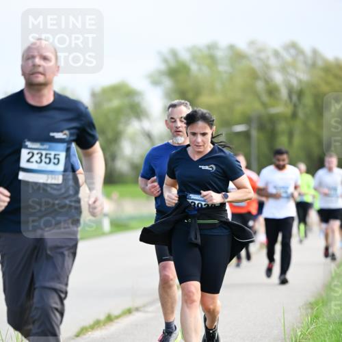 07.04.2024 - 43. Internationalen Wilhelmsburger Insellauf Dr. Thomas Lammeyer http://msf.ph/oto/6049461 07.04.2024 11:14:56 Laufen 2355, 2351 meine-sportfotos.de