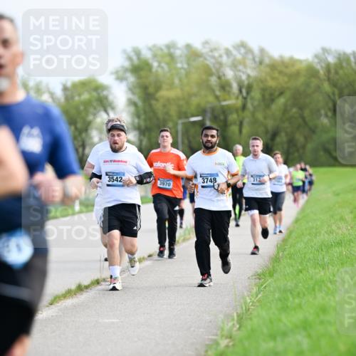 07.04.2024 - 43. Internationalen Wilhelmsburger Insellauf Dr. Thomas Lammeyer http://msf.ph/oto/6049471 07.04.2024 11:14:58 Laufen 3542, 3970, 3748, 312 meine-sportfotos.de