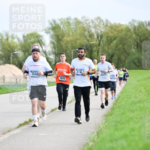 07.04.2024 - 43. Internationalen Wilhelmsburger Insellauf Dr. Thomas Lammeyer http://msf.ph/oto/6049472 07.04.2024 11:14:59 Laufen 374, 3542, 3970, 3124, 3984 meine-sportfotos.de