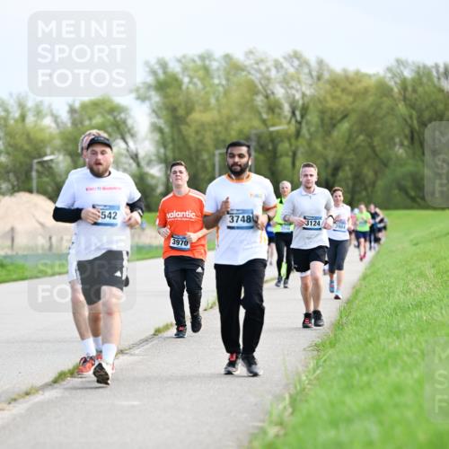07.04.2024 - 43. Internationalen Wilhelmsburger Insellauf Dr. Thomas Lammeyer http://msf.ph/oto/6049474 07.04.2024 11:14:59 Laufen 542, 3970, 3748, 3124, 3984 meine-sportfotos.de