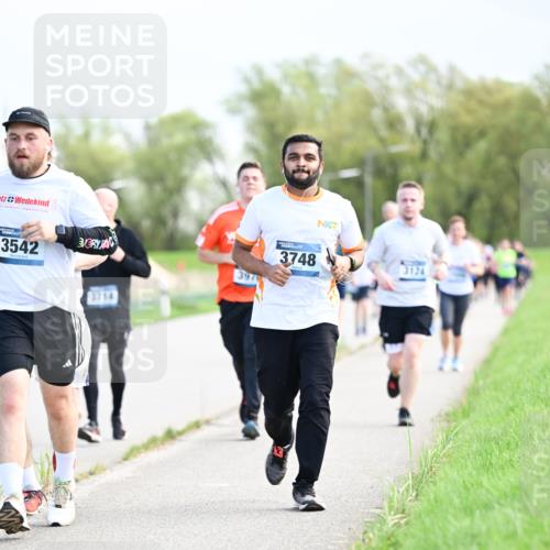 07.04.2024 - 43. Internationalen Wilhelmsburger Insellauf Dr. Thomas Lammeyer http://msf.ph/oto/6049486 07.04.2024 11:15:01 Laufen 3542, 3714, 3748 meine-sportfotos.de