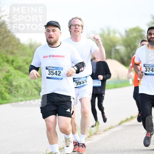 07.04.2024 - 43. Internationalen Wilhelmsburger Insellauf Dr. Thomas Lammeyer http://msf.ph/oto/6049492 07.04.2024 11:15:02 Laufen 3542, 3933, 3714, 3748 meine-sportfotos.de