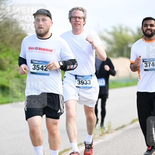 07.04.2024 - 43. Internationalen Wilhelmsburger Insellauf Dr. Thomas Lammeyer http://msf.ph/oto/6049495 07.04.2024 11:15:02 Laufen 3542, 3933, 374 meine-sportfotos.de