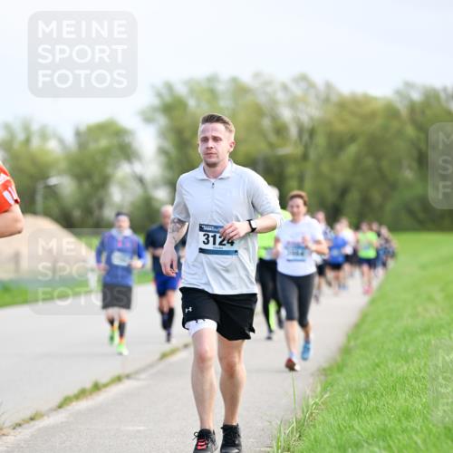 07.04.2024 - 43. Internationalen Wilhelmsburger Insellauf Dr. Thomas Lammeyer http://msf.ph/oto/6049504 07.04.2024 11:15:04 Laufen 3124 meine-sportfotos.de
