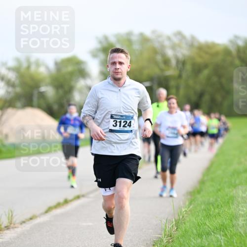 07.04.2024 - 43. Internationalen Wilhelmsburger Insellauf Dr. Thomas Lammeyer http://msf.ph/oto/6049508 07.04.2024 11:15:05 Laufen 3124 meine-sportfotos.de