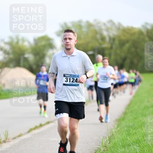 07.04.2024 - 43. Internationalen Wilhelmsburger Insellauf Dr. Thomas Lammeyer http://msf.ph/oto/6049509 07.04.2024 11:15:05 Laufen 3124 meine-sportfotos.de