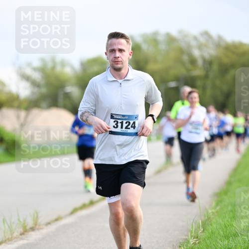 07.04.2024 - 43. Internationalen Wilhelmsburger Insellauf Dr. Thomas Lammeyer http://msf.ph/oto/6049513 07.04.2024 11:15:05 Laufen 3124 meine-sportfotos.de