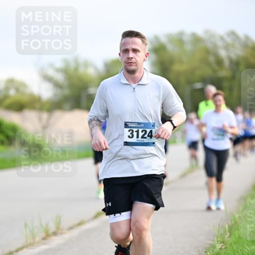07.04.2024 - 43. Internationalen Wilhelmsburger Insellauf Dr. Thomas Lammeyer http://msf.ph/oto/6049515 07.04.2024 11:15:05 Laufen 8, 43, 31240 meine-sportfotos.de