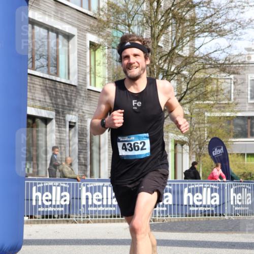 07.04.2024 - 43. Internationalen Wilhelmsburger Insellauf Strokosch-Dieckow http://msf.ph/oto/6049521 07.04.2024 11:18:45 Ziel 3209, 4362 meine-sportfotos.de