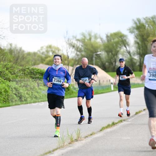 07.04.2024 - 43. Internationalen Wilhelmsburger Insellauf Dr. Thomas Lammeyer http://msf.ph/oto/6049526 07.04.2024 11:15:08 Laufen 2366, 1241, 26, 398 meine-sportfotos.de