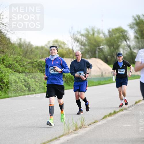 07.04.2024 - 43. Internationalen Wilhelmsburger Insellauf Dr. Thomas Lammeyer http://msf.ph/oto/6049528 07.04.2024 11:15:08 Laufen 2668, 236, 241 meine-sportfotos.de
