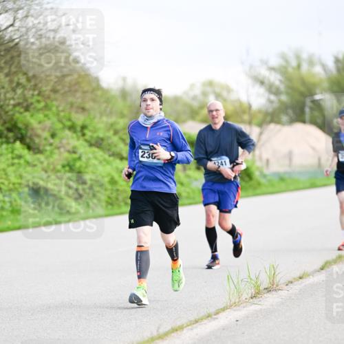 07.04.2024 - 43. Internationalen Wilhelmsburger Insellauf Dr. Thomas Lammeyer http://msf.ph/oto/6049533 07.04.2024 11:15:09 Laufen 230, 1241 meine-sportfotos.de