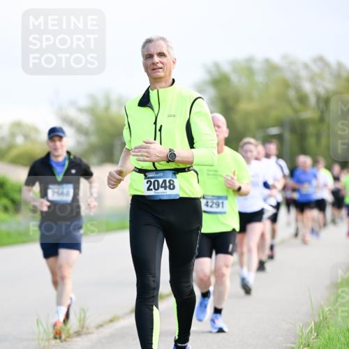 07.04.2024 - 43. Internationalen Wilhelmsburger Insellauf Dr. Thomas Lammeyer http://msf.ph/oto/6049549 07.04.2024 11:15:11 Laufen 2660, 2048, 4291 meine-sportfotos.de